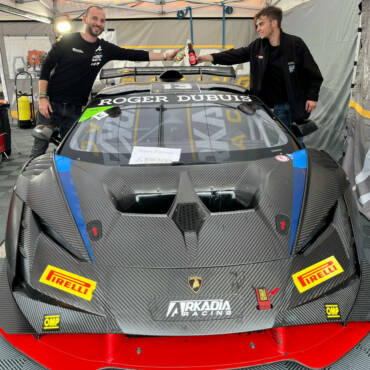 Cordoeil sur le paddock d’Arkadia Racing à Portimao