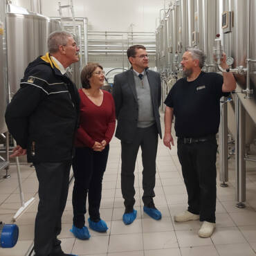 Marc Chappuis, préfet des Alpes de Haute Provence, en visite à la Brasserie Cordoeil